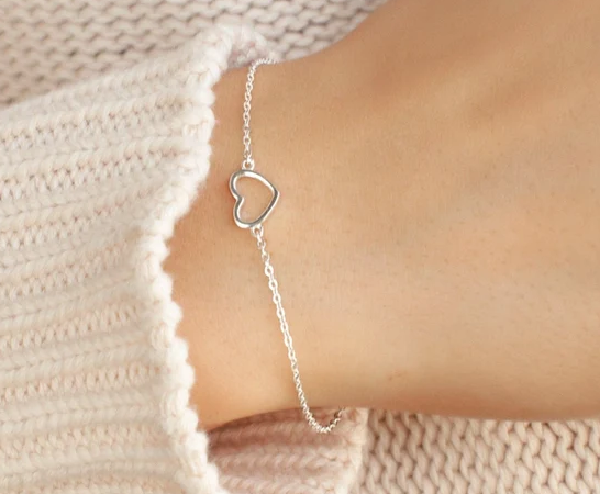 Why Heart Bracelets Make the Perfect Symbolic Gift?