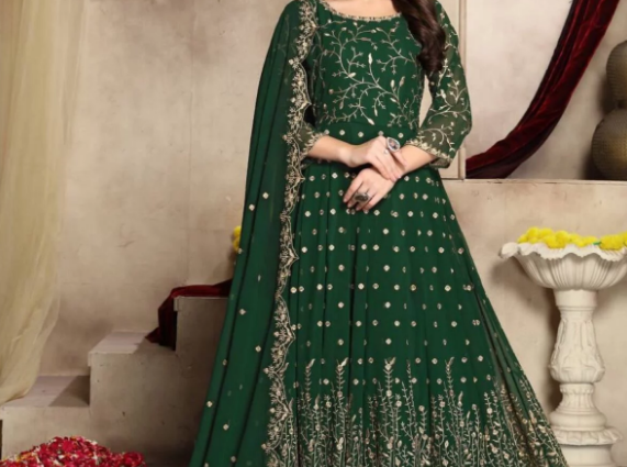 Trend Alert: Indian Fashion Embraces the Elegance of Pakistani Salwar Suits 